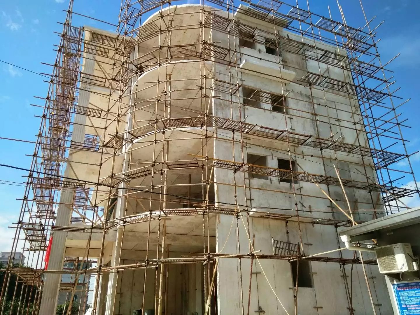 桐柏星河绿色环保装配式建材在福建修建的五层别墅建筑